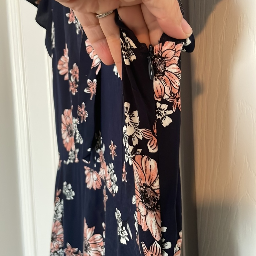 Cupcakes and Cashmere tie neck ruffle sleeve dress - Picture 10 of 13